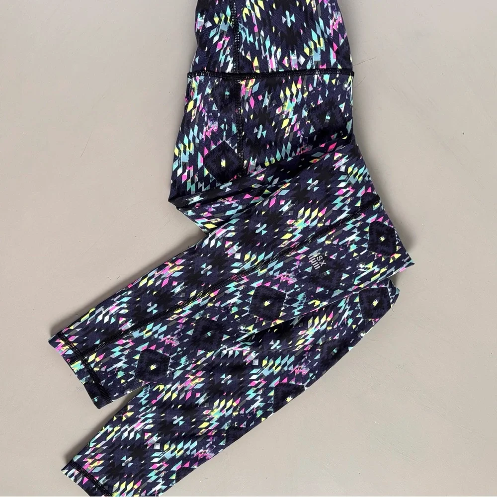 VICTORIA’S SECRET VSX Bold Neon Aztec Geometrical Print Sporty Knockout Leggings - Picture 7 of 8